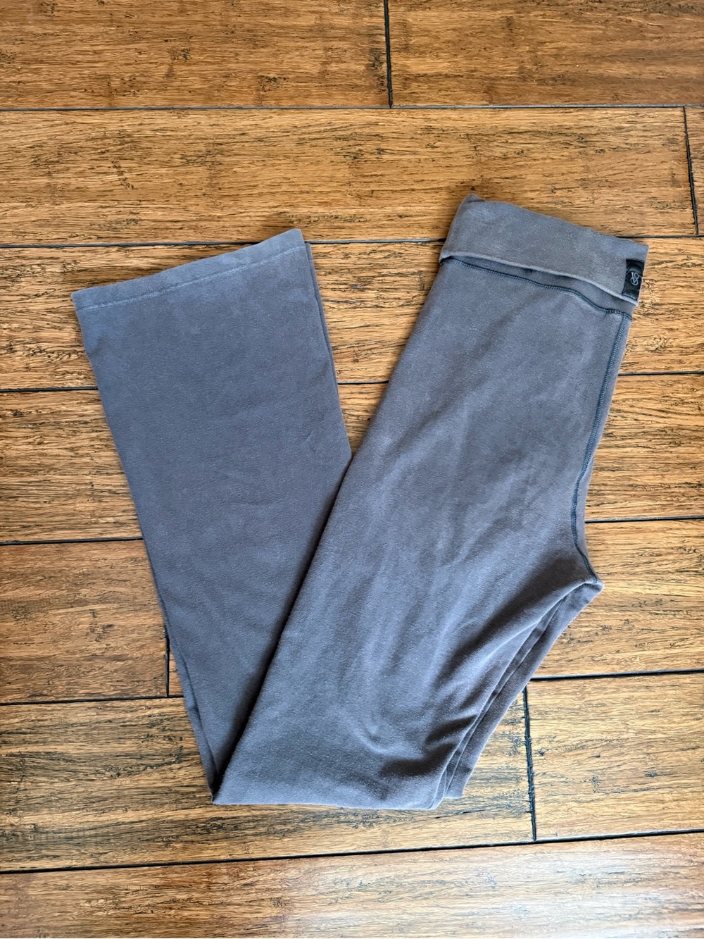 Victoria’s Secret Gray VS Size M 32” Inseam Cotton Blend Foldover Flare Leggings